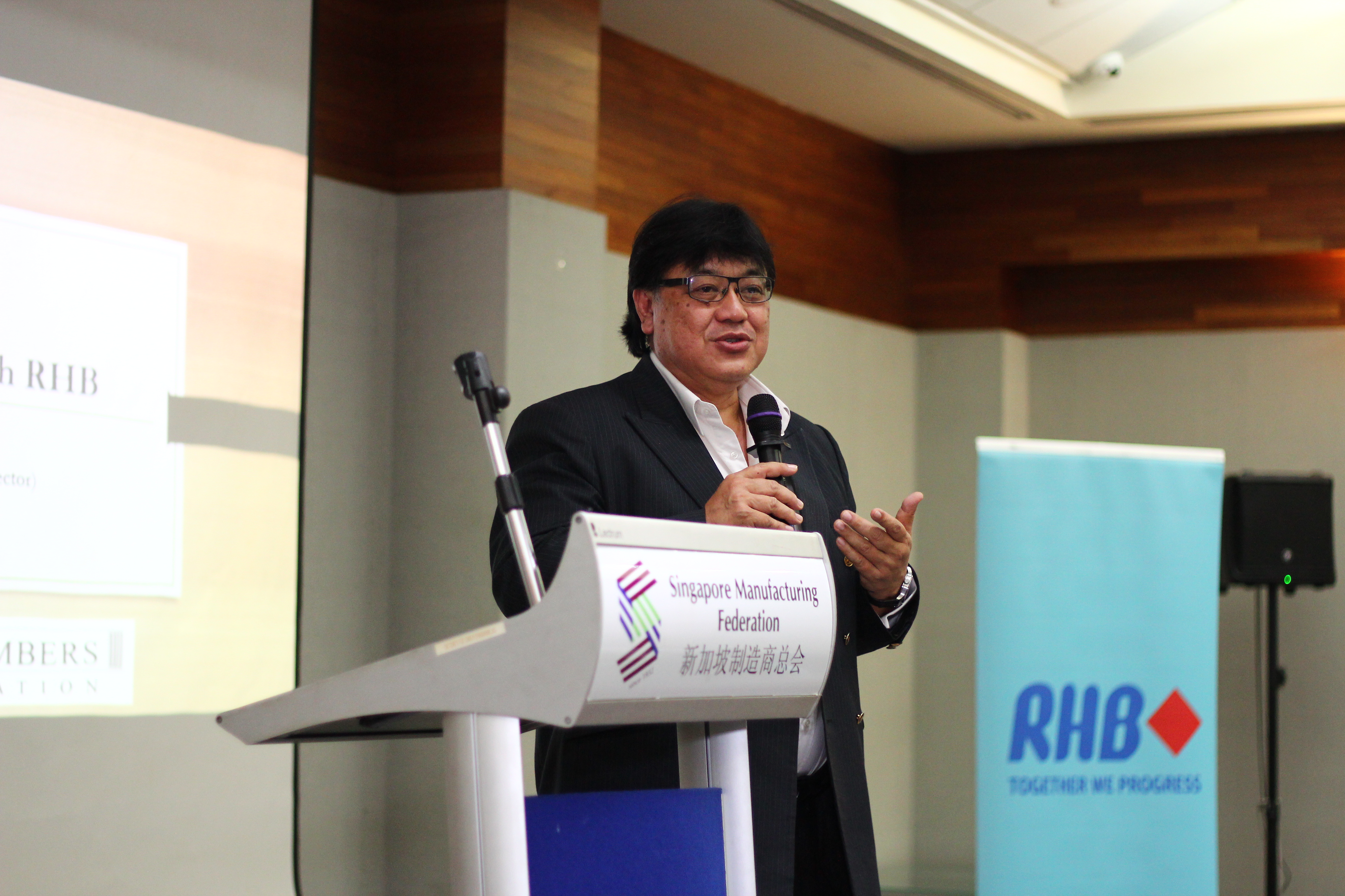 Mr Ronnie Tan speaking on contractual agreements